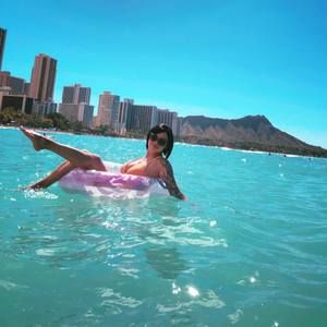 Meet your Posher, Felicia